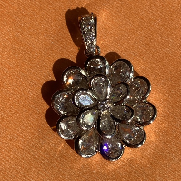 Sterling Silver Pendant CZ Flower Lovely - Picture 3 of 5